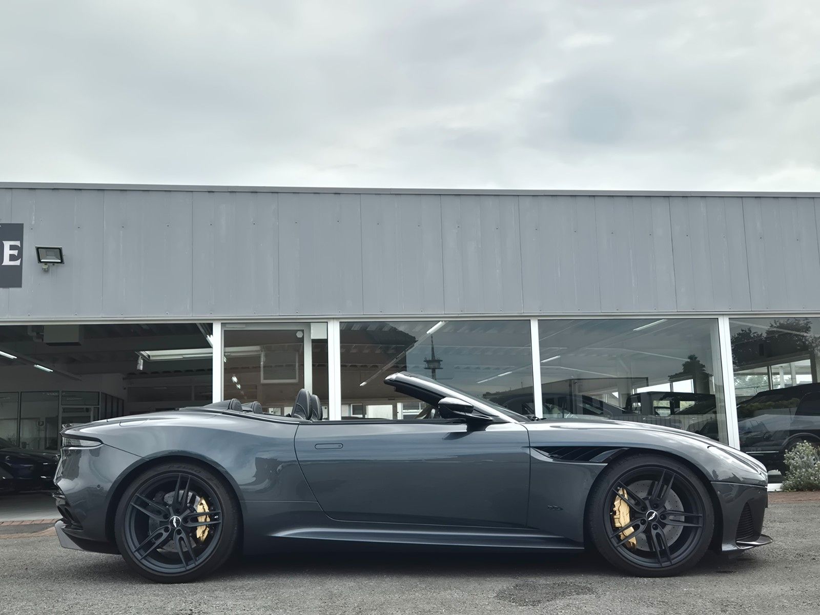 Fahrzeugabbildung Aston Martin DBS 5.2 V12 Volante/Werksgarantie 09/27/1A