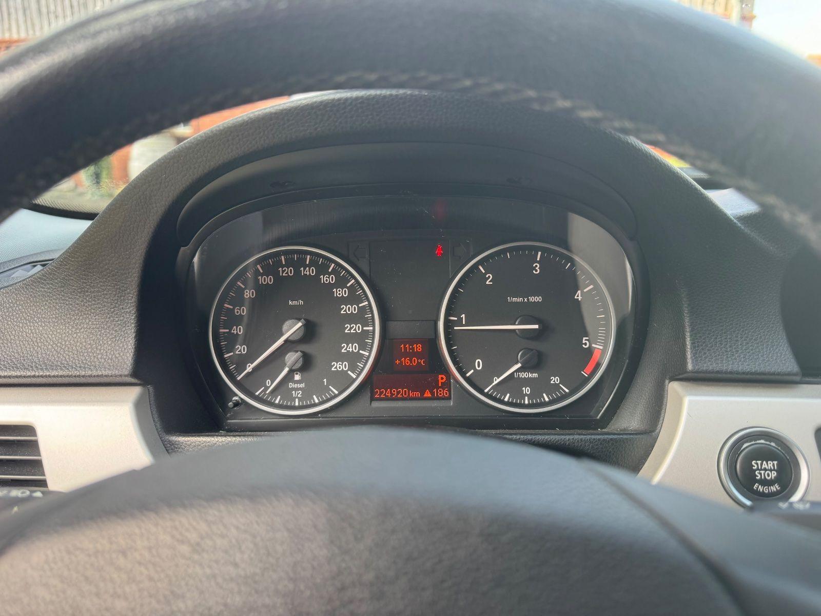 BMW 318 2010 — photo 7