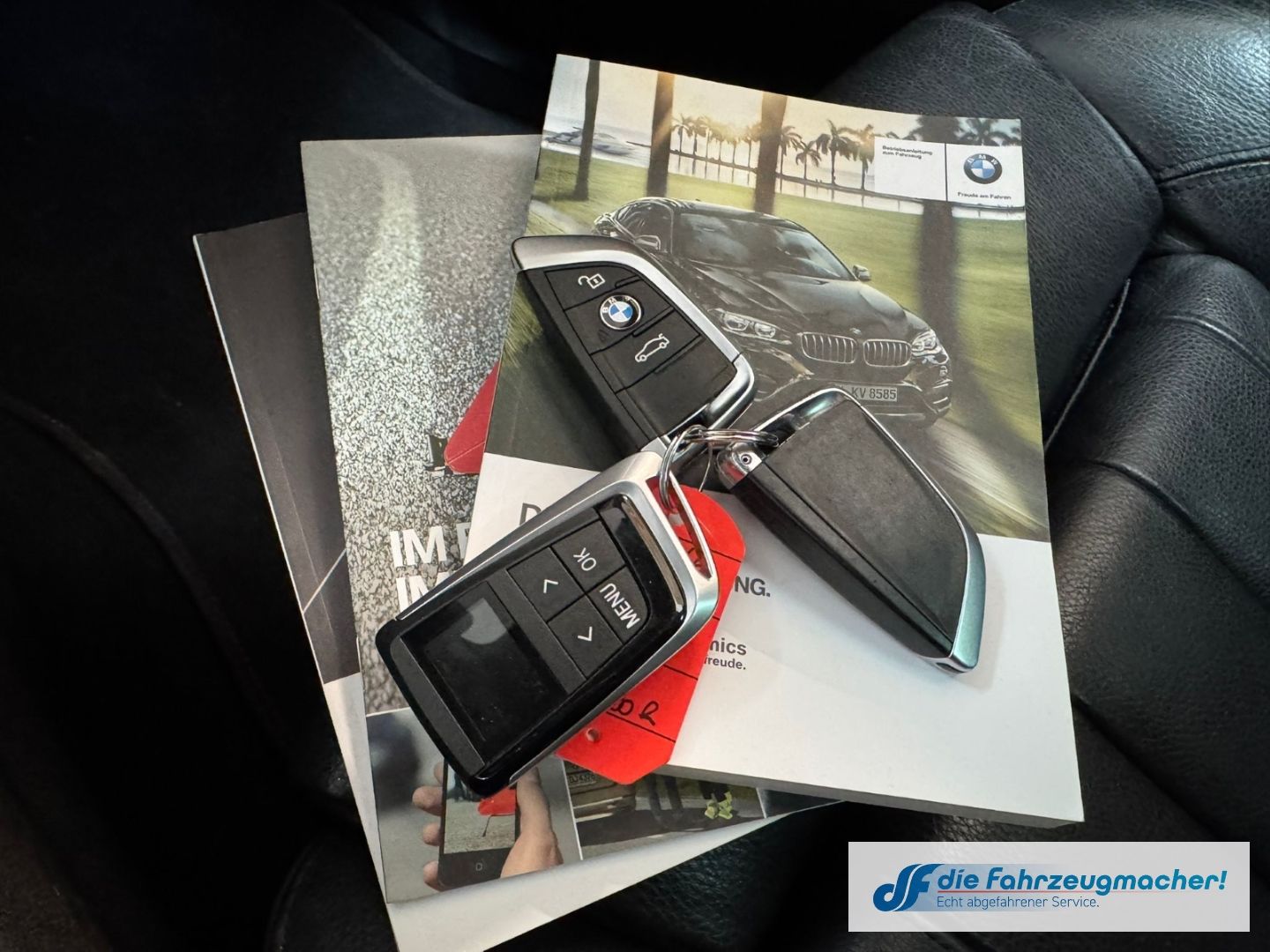 Fahrzeugabbildung BMW X6 xDrive 50 i M-Paket Sportpaket Navi Leder *EX