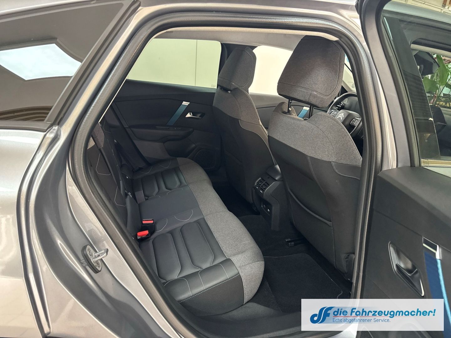 Fahrzeugabbildung Citroën C4 E- Shine HUD Navi 360 Kamera LED Apple CarPla
