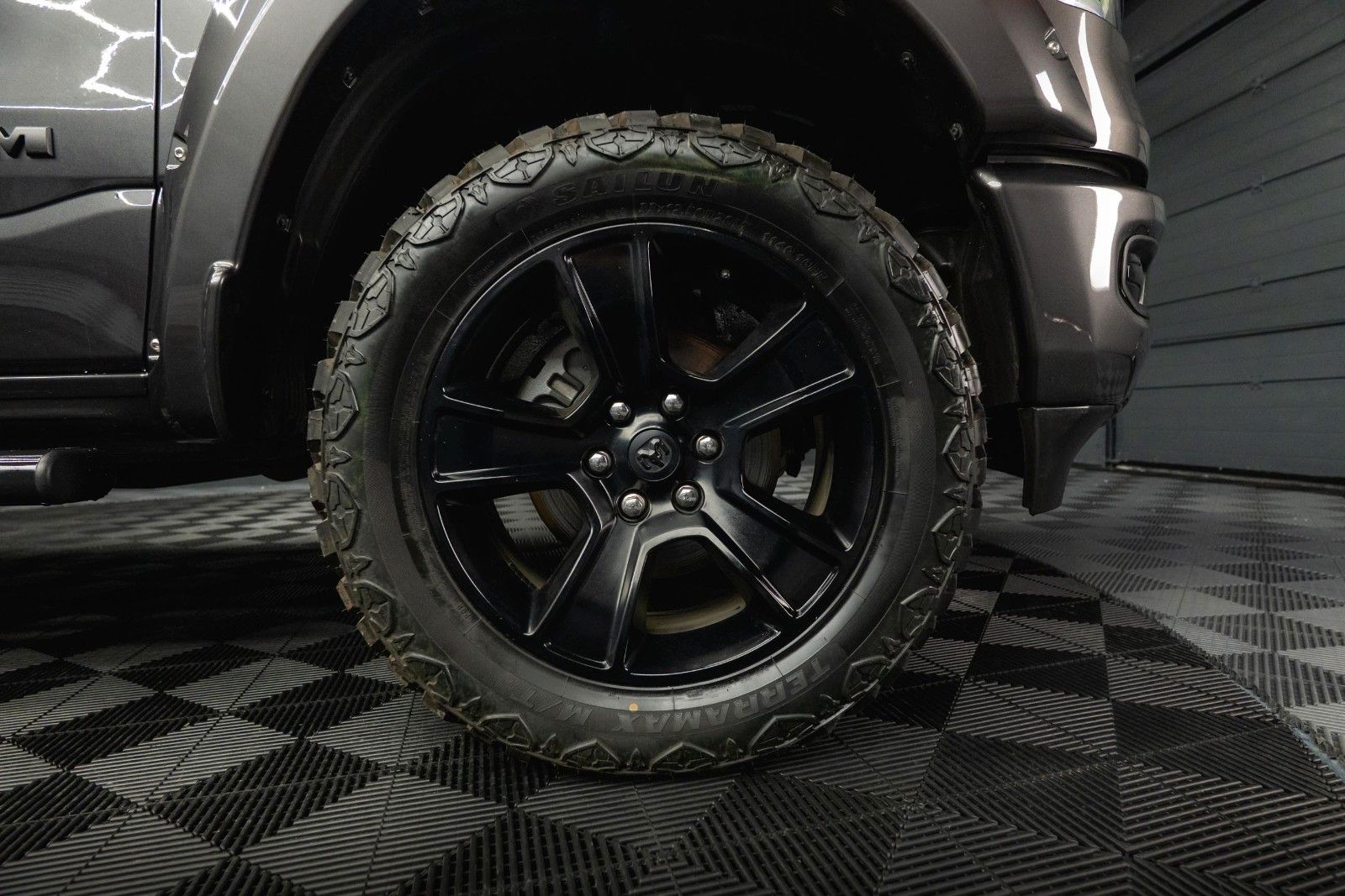 Fahrzeugabbildung Dodge RAM 5.7 V8 HEMI 4x4 OFFROAD Night-Paket *LED*19%