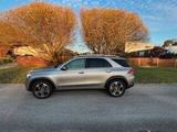 Mercedes-Benz GLE 300 d 4MATIC -airmatic, massage seats - mit Diesel-Antrieb: Beige, Luftfederung