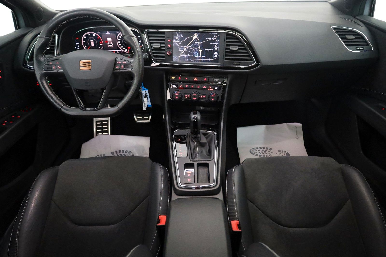Fahrzeugabbildung SEAT Leon ST Cupra 300 4Dr.,T.Leder,Navi,Kamera,Panor