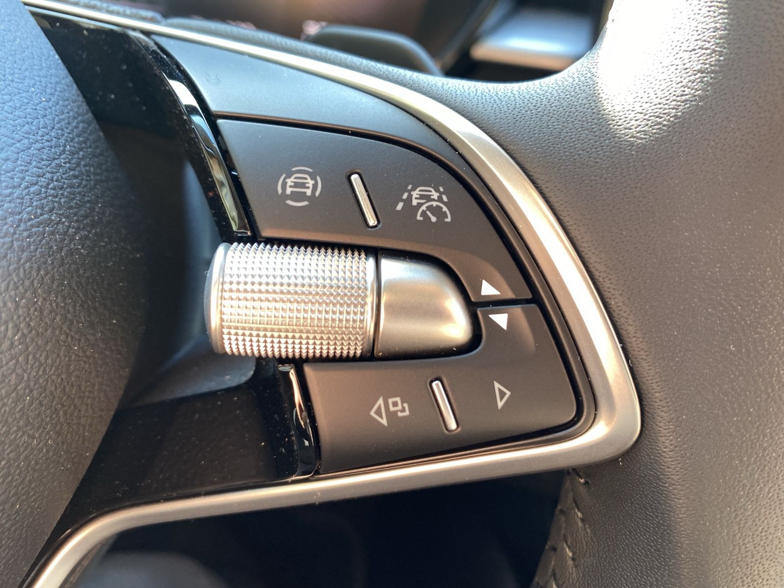 Fabia 1.0 TSI Drive, ACC, Winter+, LED. Climatro