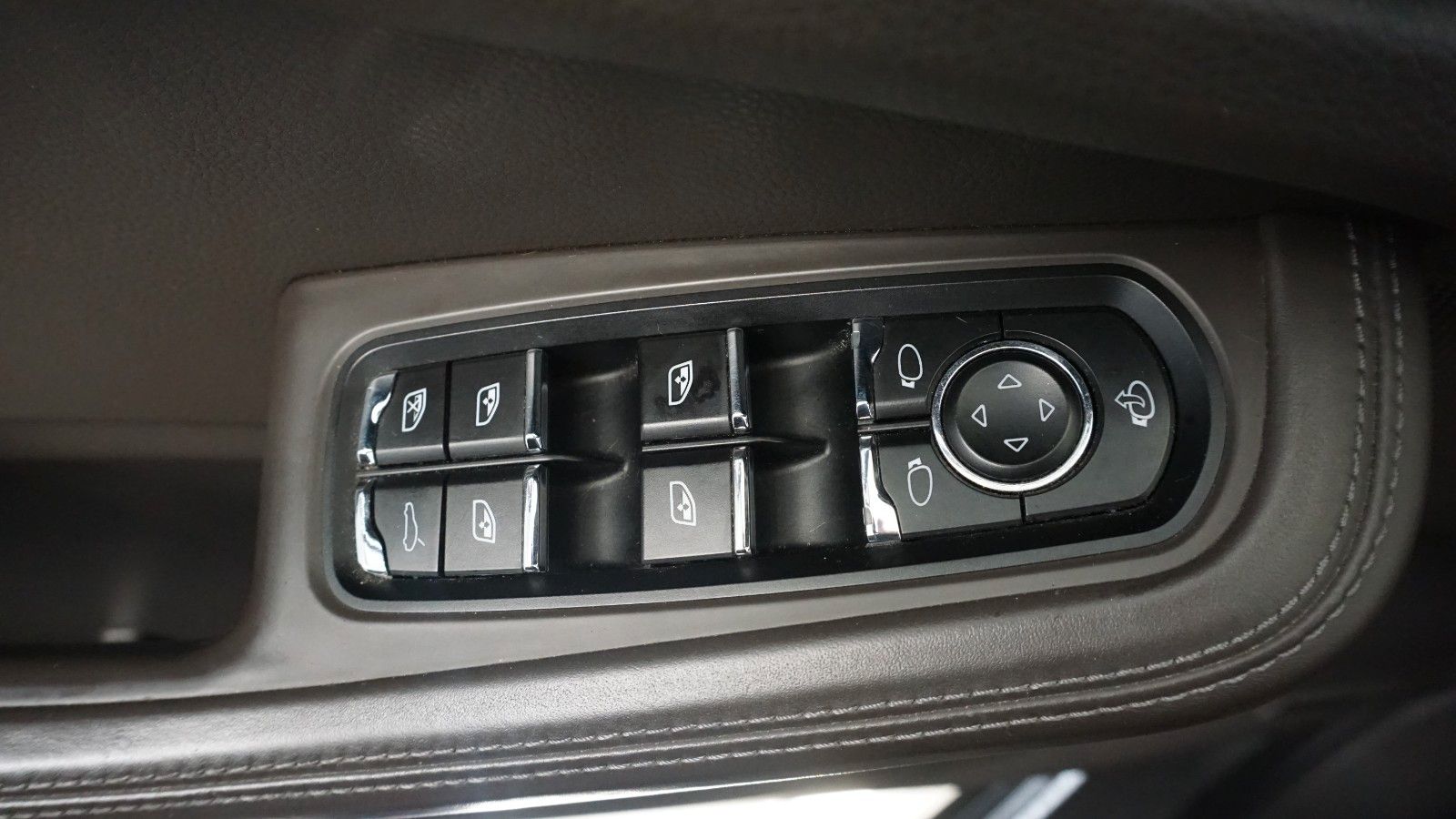 Fahrzeugabbildung Porsche Macan S *SITZBELÜFTUNG*PANORAMADACH*
