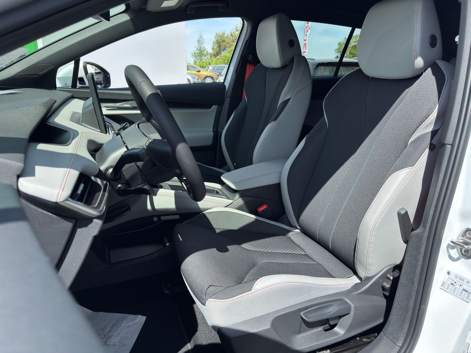 Fahrzeugabbildung SKODA Elroq 85 RFK*AHK*Matrix*eHeck*20Zoll*Wärmepumpe