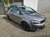 Volkswagen Golf Plus 1.6 Team Team - Volkswagen Golf mit Benzin-Antrieb: Beige, Limousine