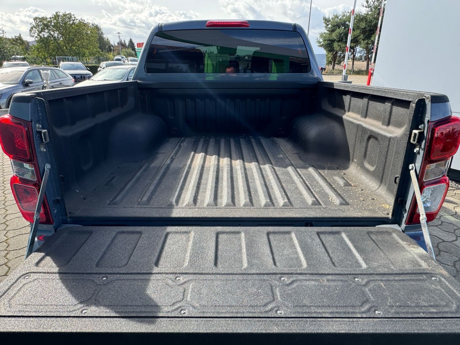 Fahrzeugabbildung Isuzu D-Max 1.9 TD Double Cab 4WD LS Automatik