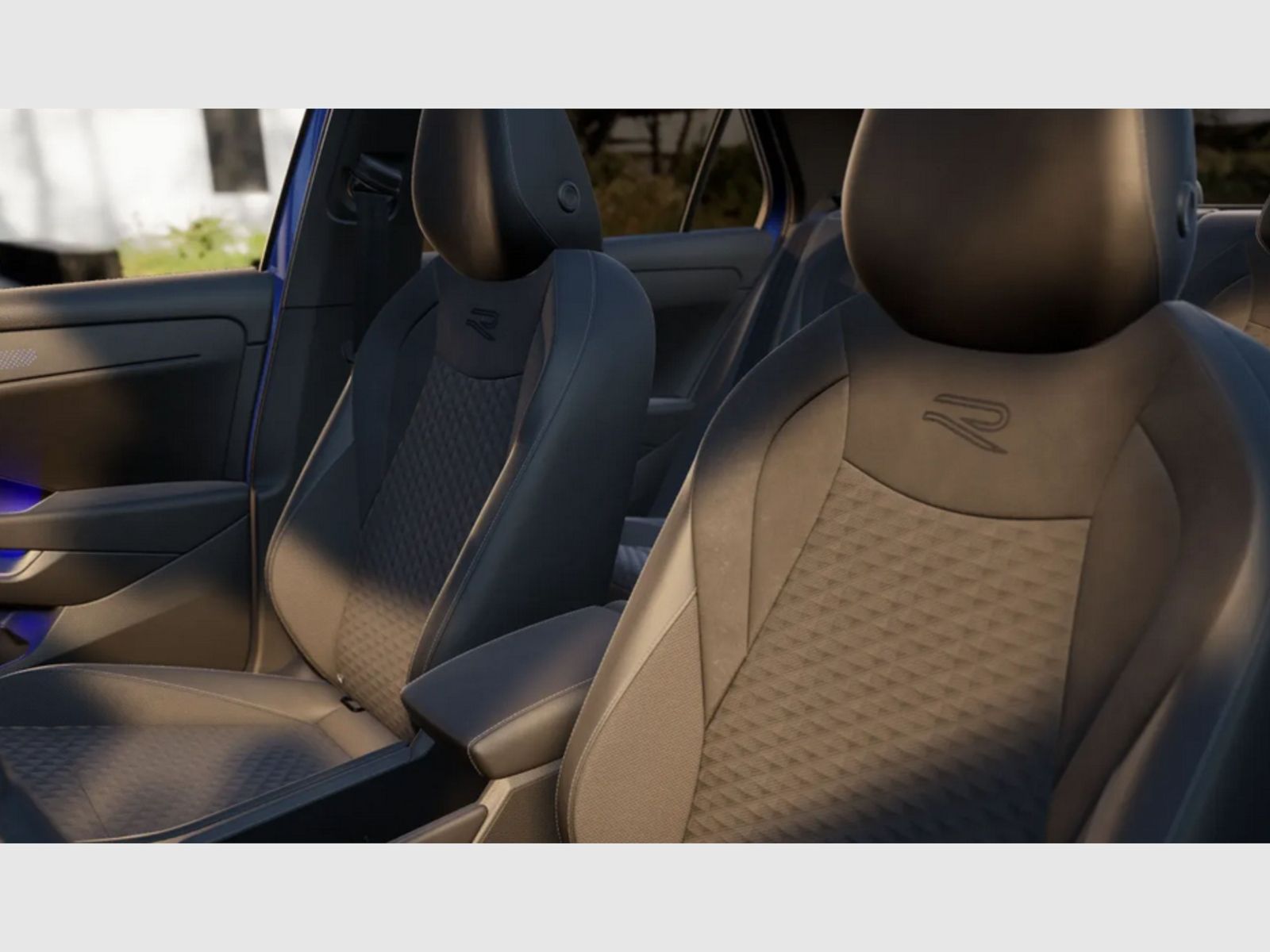 Fahrzeugabbildung Volkswagen T-Roc R-Line 1.5 eTSI DSG *BlackStyle, AHK, 20"-