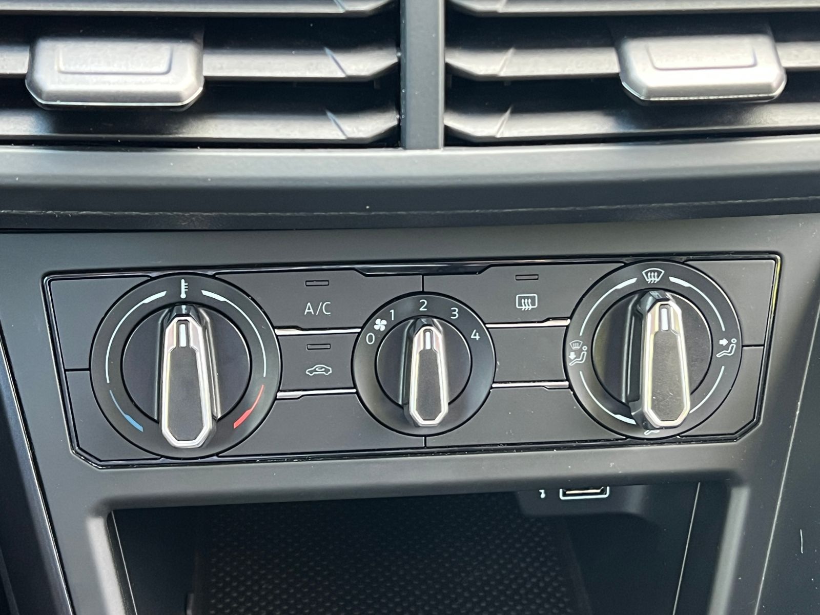 Fahrzeugabbildung Volkswagen Polo Trendline 1.0 BMT *AHK, Cool & Sound, Conne