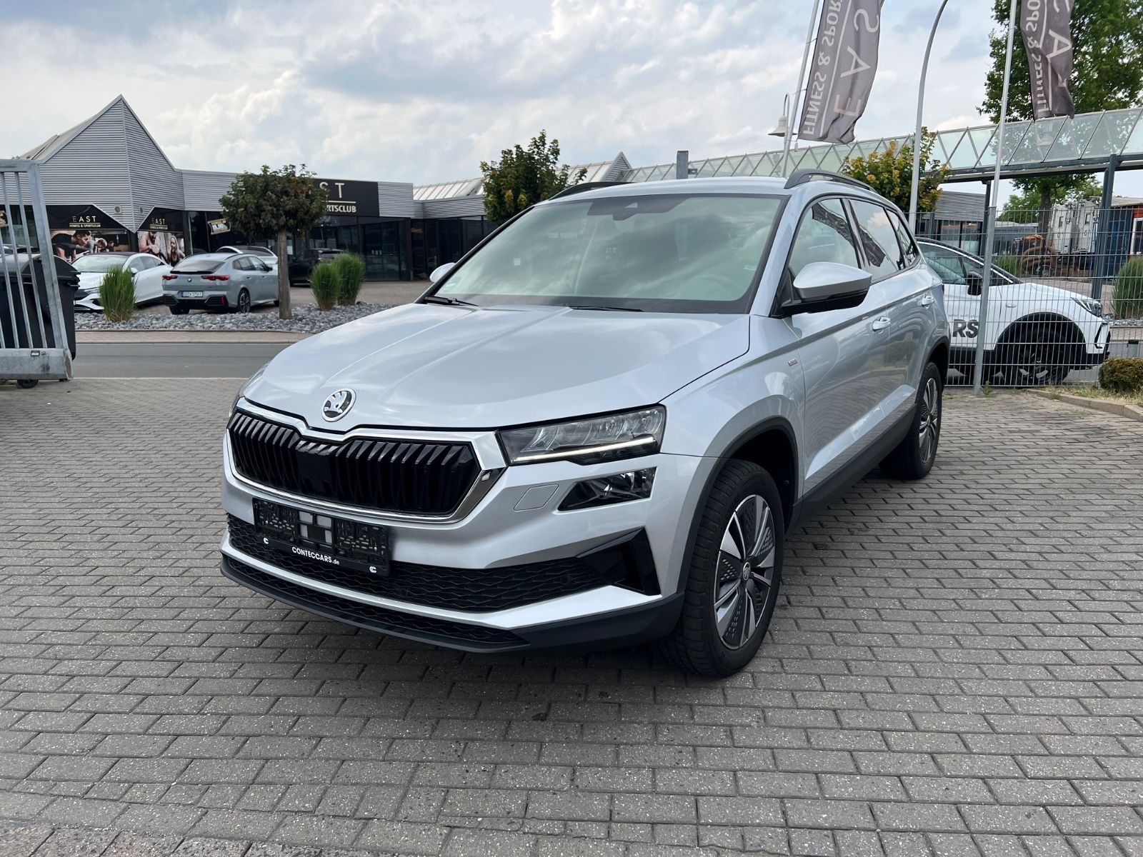Skoda Karoq 2.0 TDI Tour AHK+pACC+Rückfahrkamera imagem 2