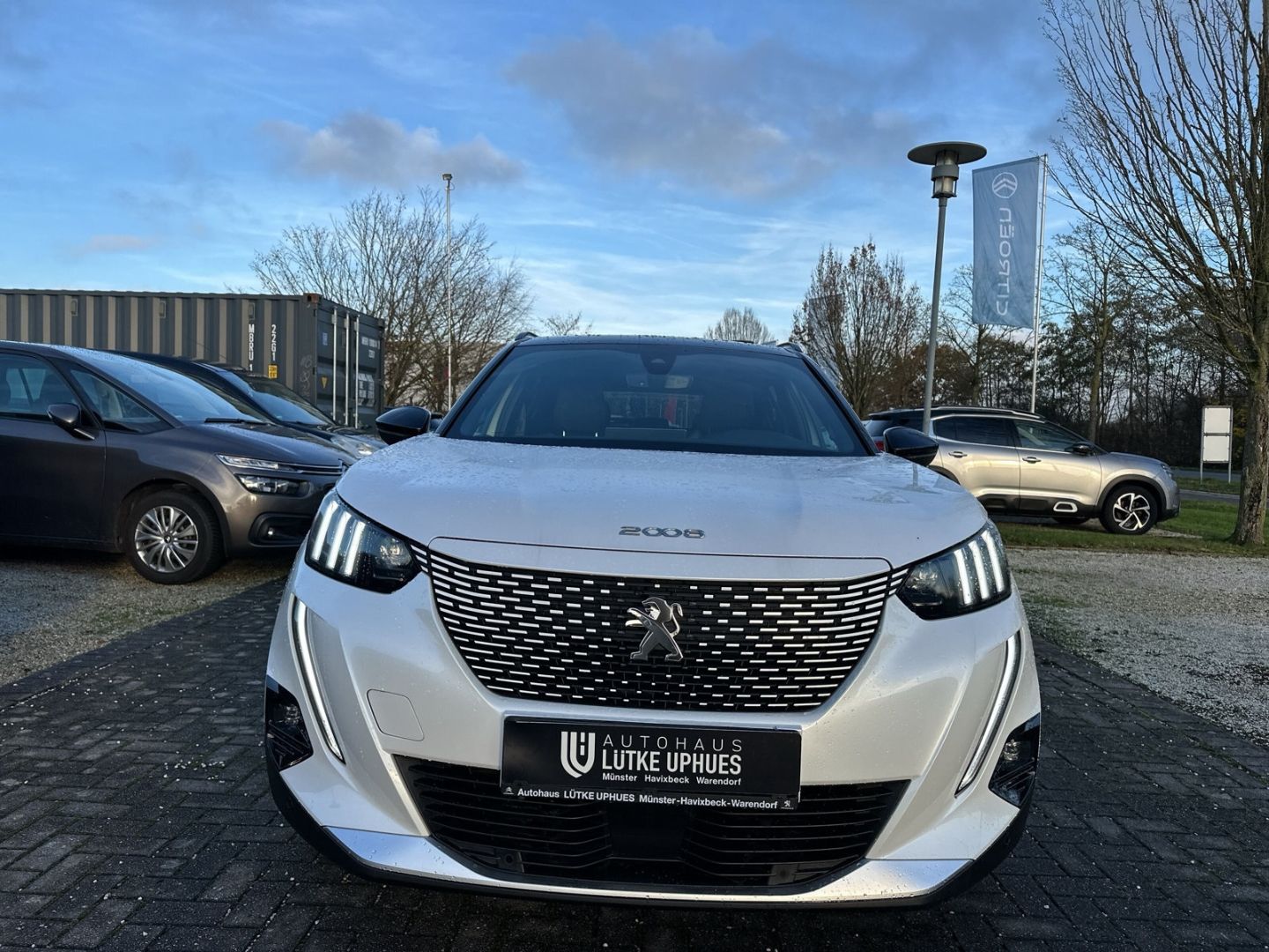 Fahrzeugabbildung Peugeot 2008 GT Elektro 136 Sportpaket El. Panodach Navi