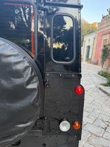 Land Rover Defender 110 TD4 Station Wagon E E - Land Rover Defender: Schwarz