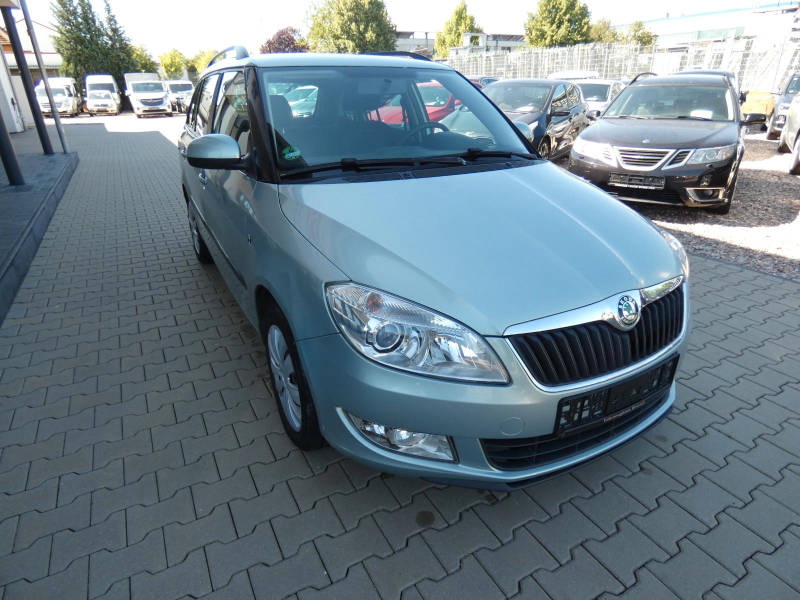 Skoda Fabia 2011 — rear view