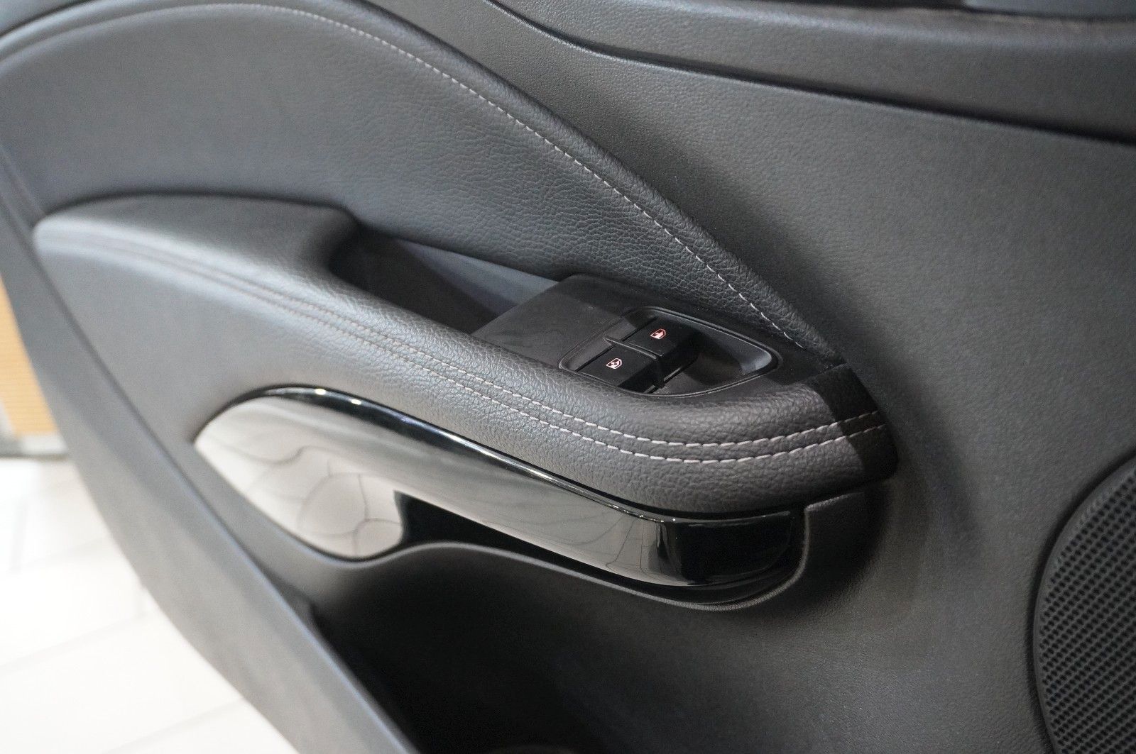 Fahrzeugabbildung Opel Adam 1.4 SLAM LED/KLIMA/PDC/WINTER/SPORT/TEMP.