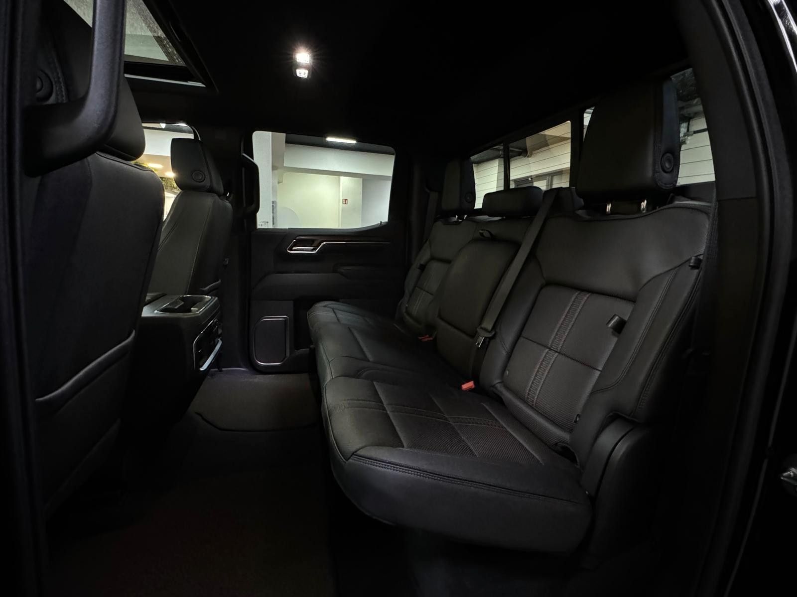 Fahrzeugabbildung Chevrolet 2026 SILVERADO DURAMAX DIESEL 4x4 HIGH COUNTRY