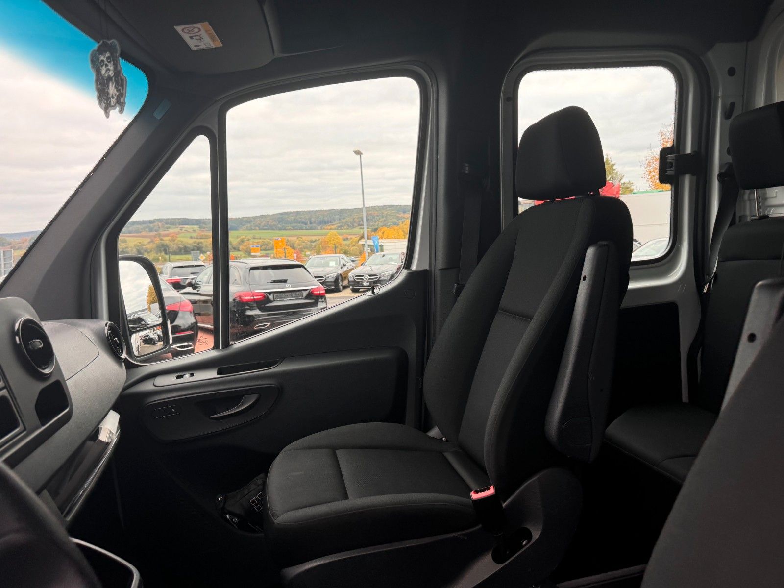 Fahrzeugabbildung Mercedes-Benz Sprinter 215 CDI DoKa 9G Klima AHK SHZ