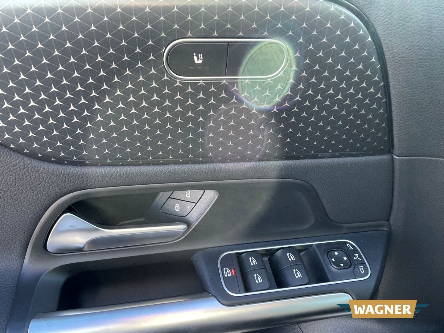 Fahrzeugabbildung Mercedes-Benz GLA 180 LED Navi Sitzheizung Frontschaden