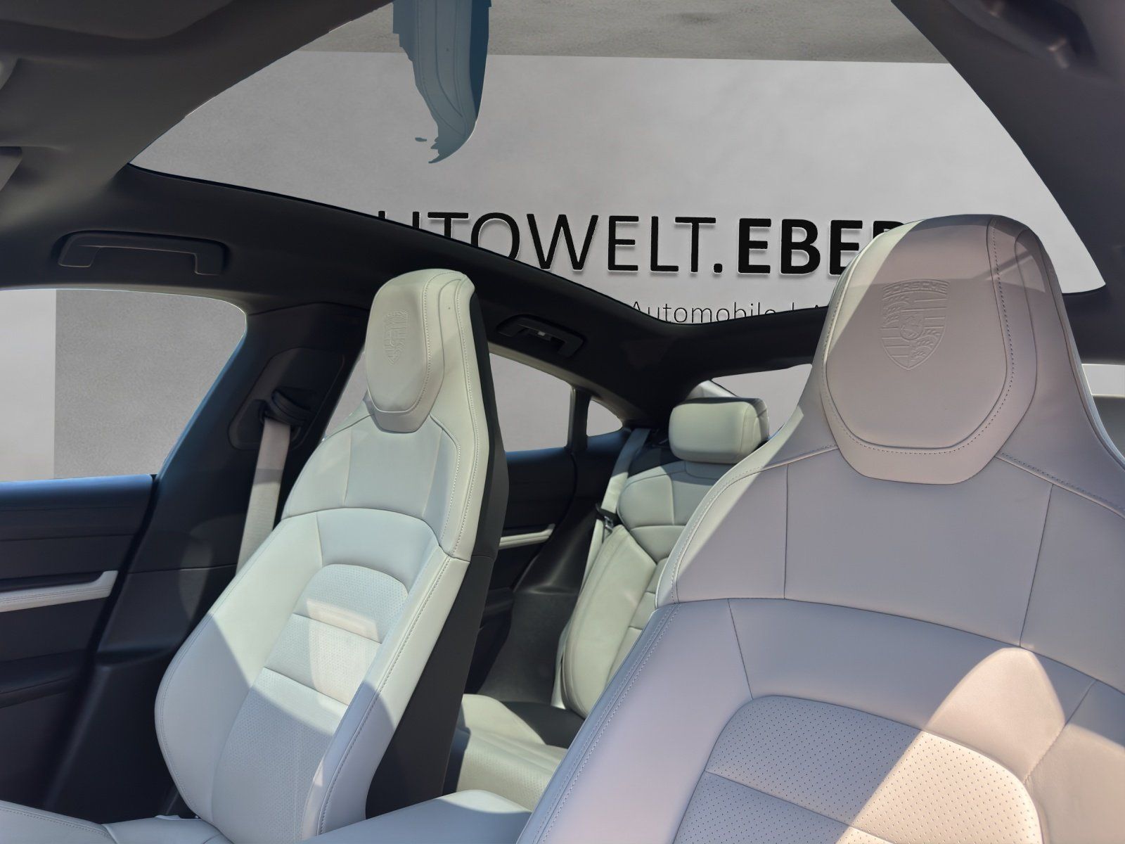 Fahrzeugabbildung Porsche Taycan Plus/SPORT-DESIGN/PASM/PANO/WÄRMEPUMPE/