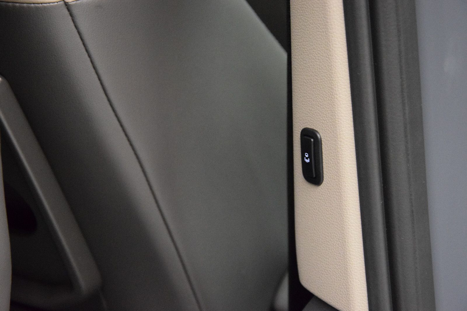 Fahrzeugabbildung Volkswagen T7 Multivan Style Pano ACC IQ AHK Stndhzg Alcant