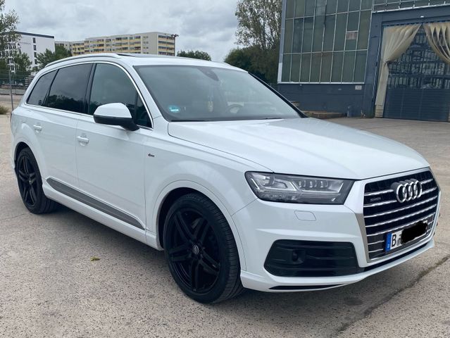 Audi Q7 3.0d / 3xS line / 7 Sitzen / Tausc...