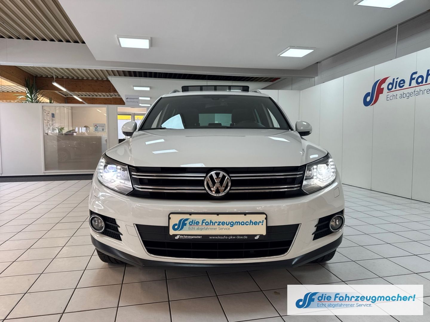 Fahrzeugabbildung Volkswagen Tiguan Lounge Sport & Style 4x4 AHK sch.