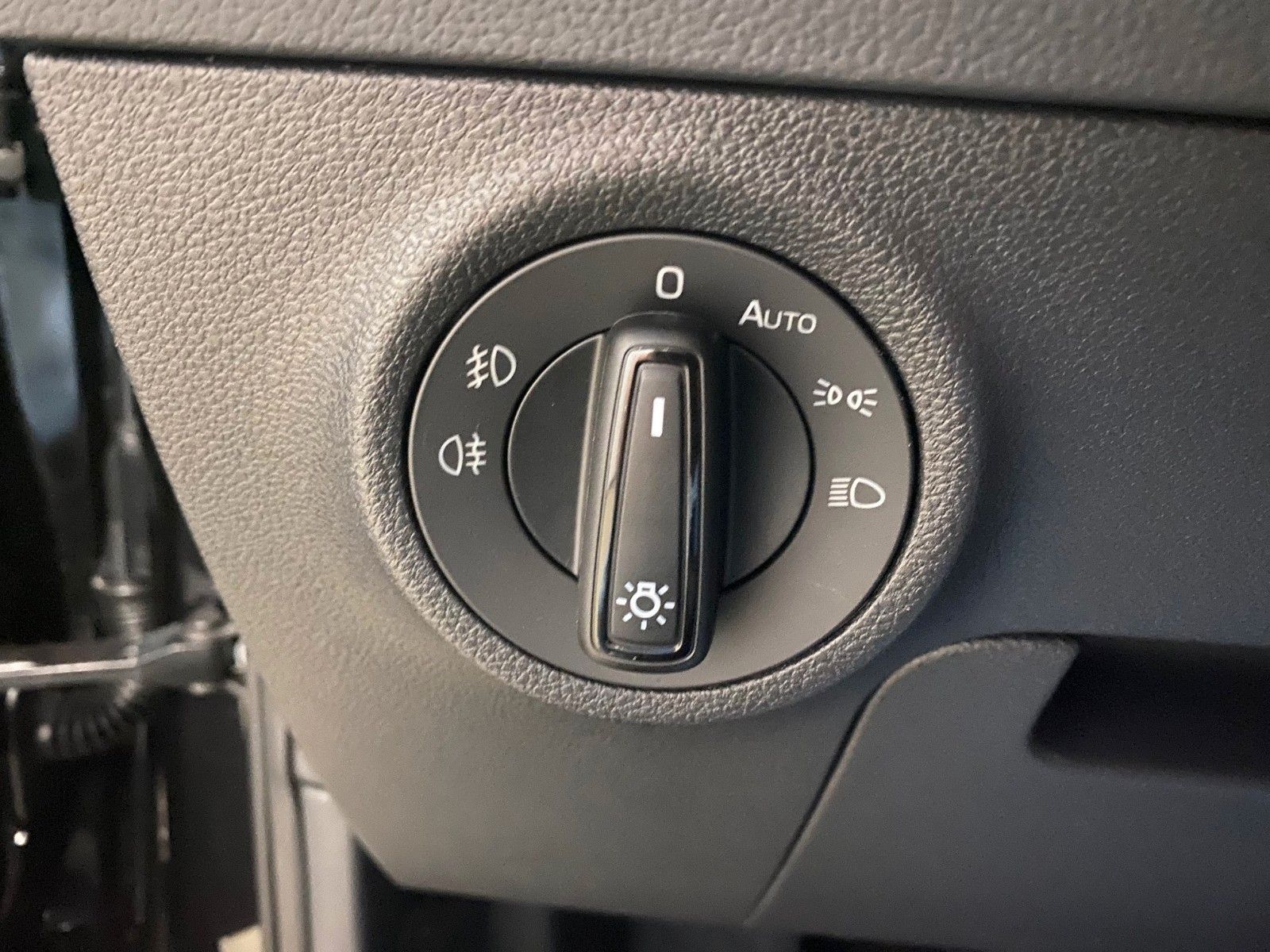 Fahrzeugabbildung SKODA Karoq 1.5 TSI DSG+Garantie 2030 oder 100tKM+NAVI