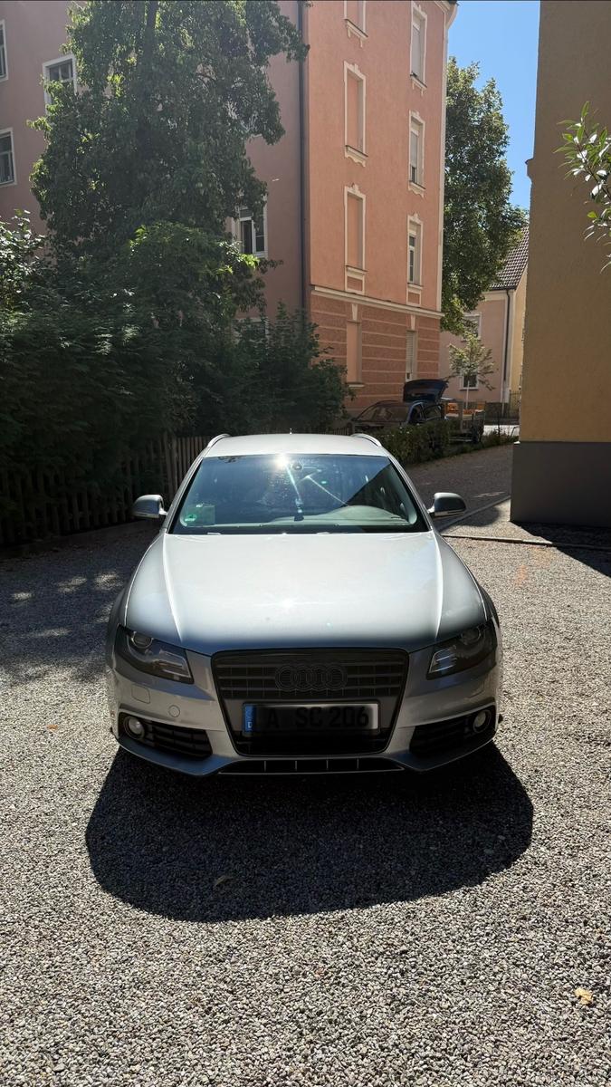 Audi A4 2009 — rear view