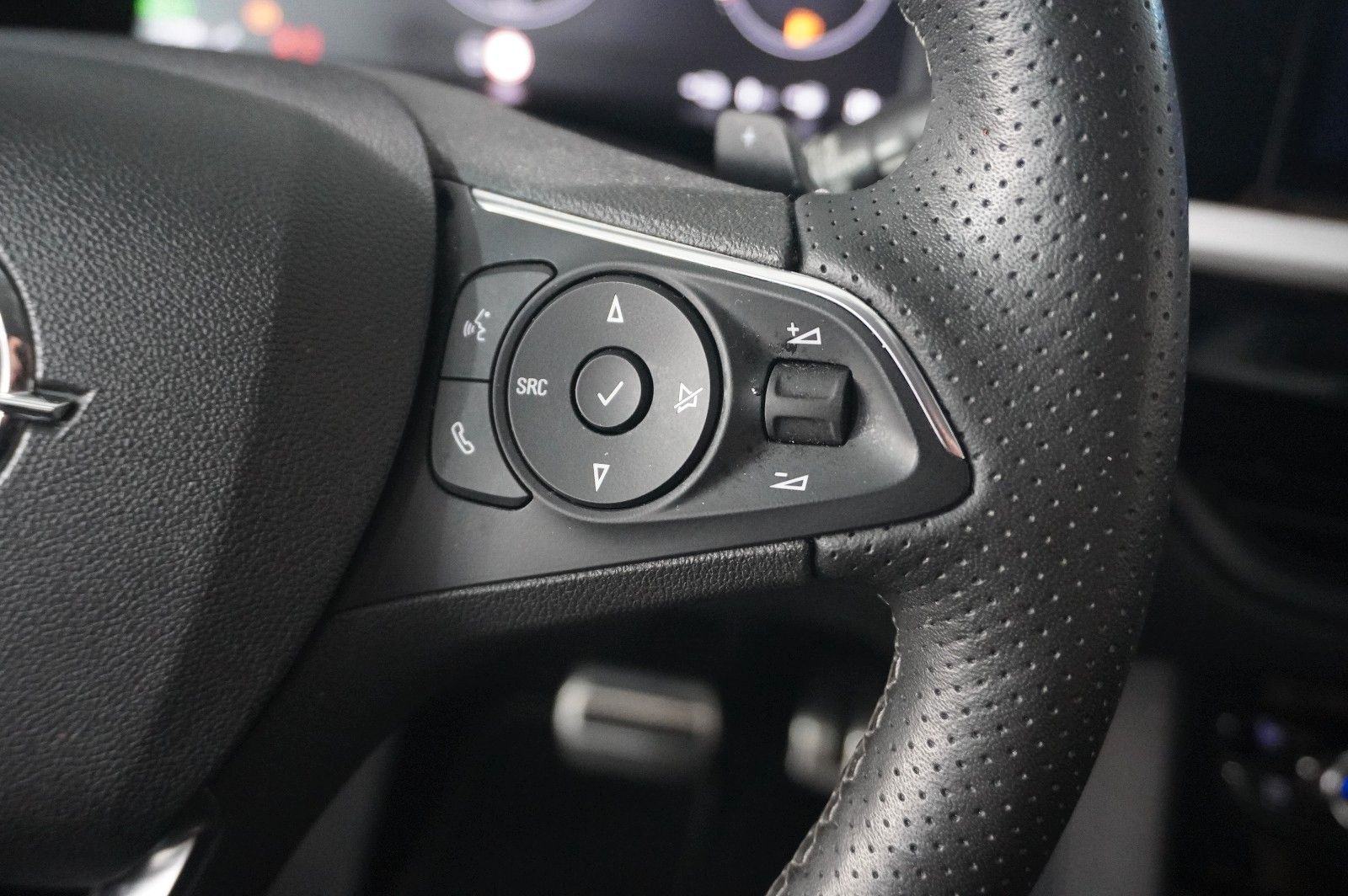 Fahrzeugabbildung Opel Grandland (X) 1.6T GSe HYBRID 4X4 NAVI/LED/SPORT