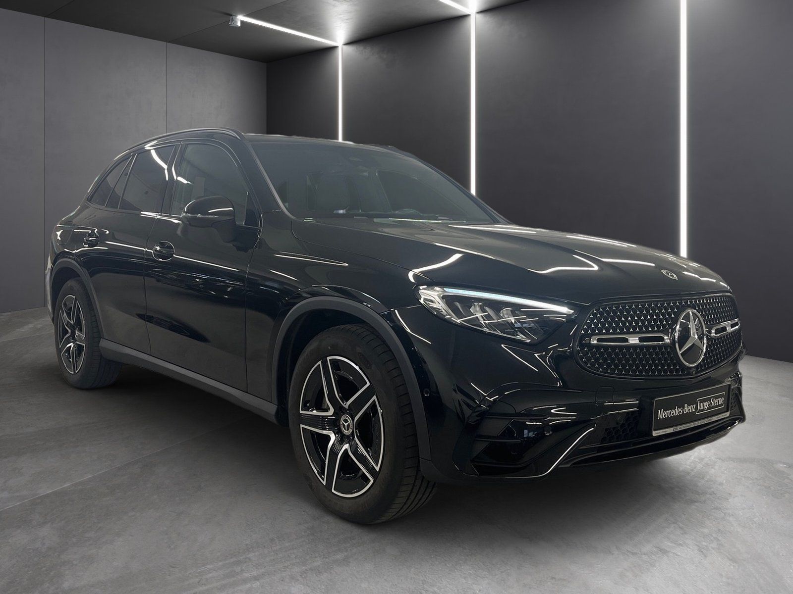 Fahrzeugabbildung Mercedes-Benz GLC 200 4M AMG*AHK*Distro*360°*Pano*Night*LED*