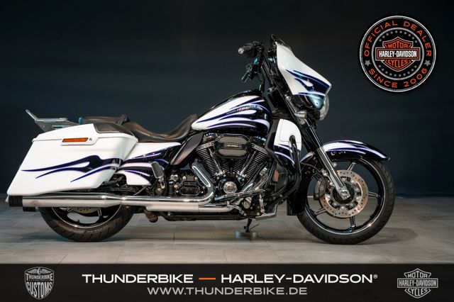 Street Glide White Amethyst / Black Licorice 