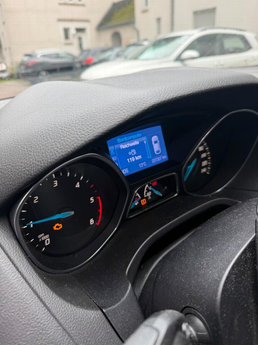 Ford Focus 2013 — photo 8