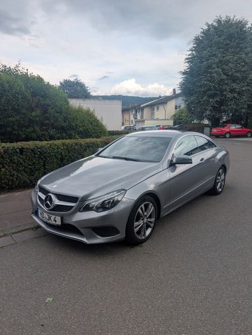 MERCEDES-BENZ E 200 Sport Edition Autom. Sport Edition
