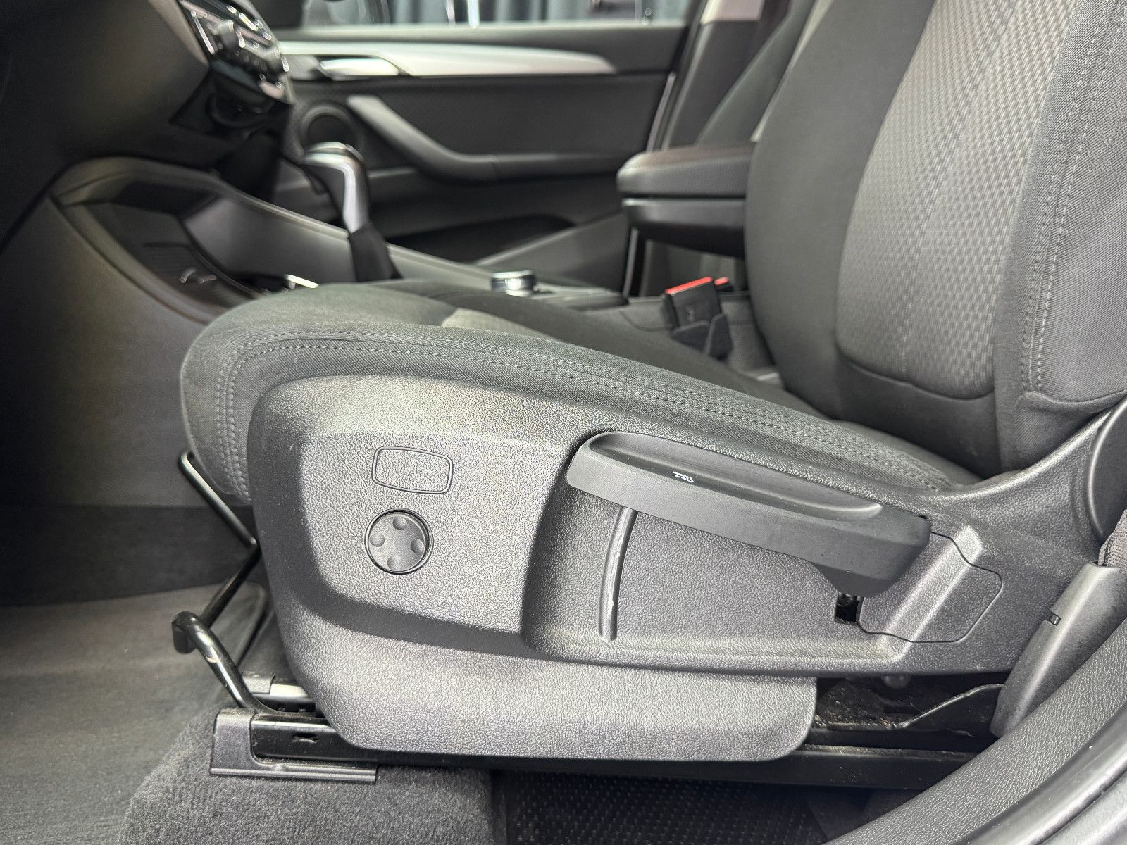 Fahrzeugabbildung BMW X1 xDrive 25e Advantage |AHK|PANO|AUTOMATIK|LED