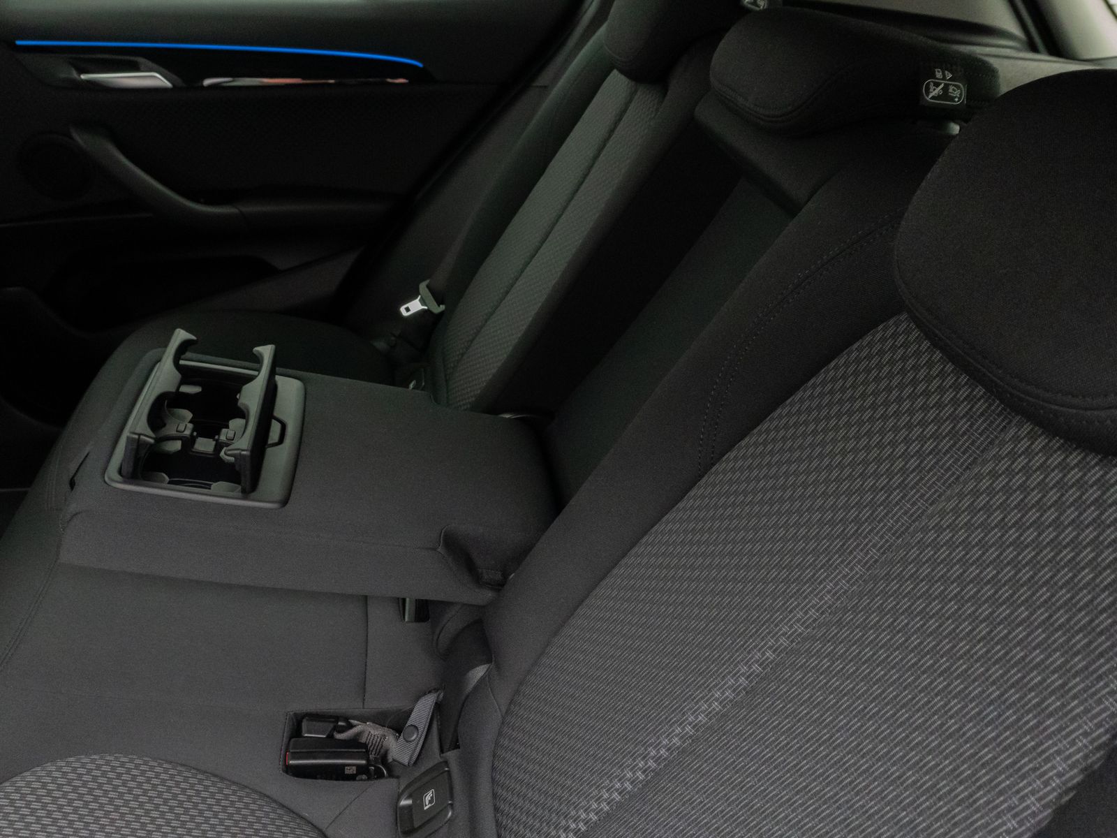 Fahrzeugabbildung BMW X2 xD25e Advantage Stop&Go ParkAss DAB LED Navi