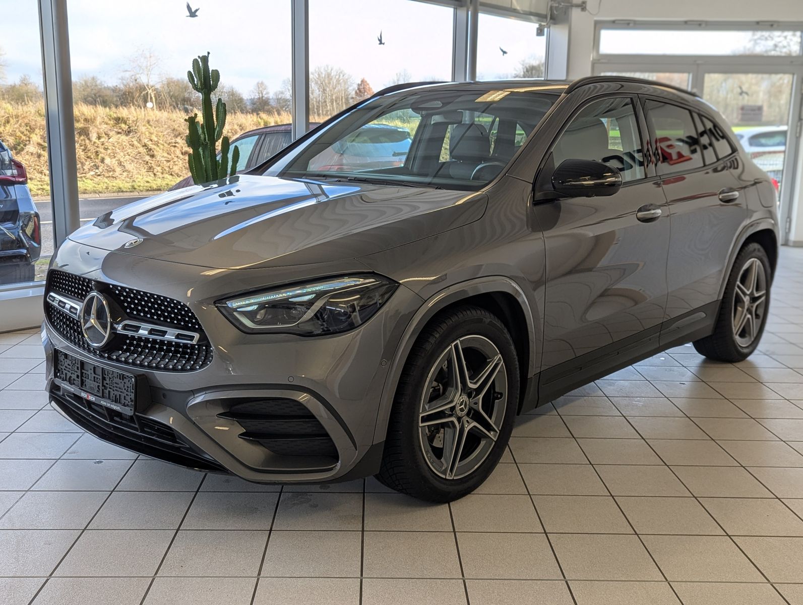 MERCEDES-BENZ GLA 200 AMG Multib. Distronic MBUX Pano AHK 360° - Image 3