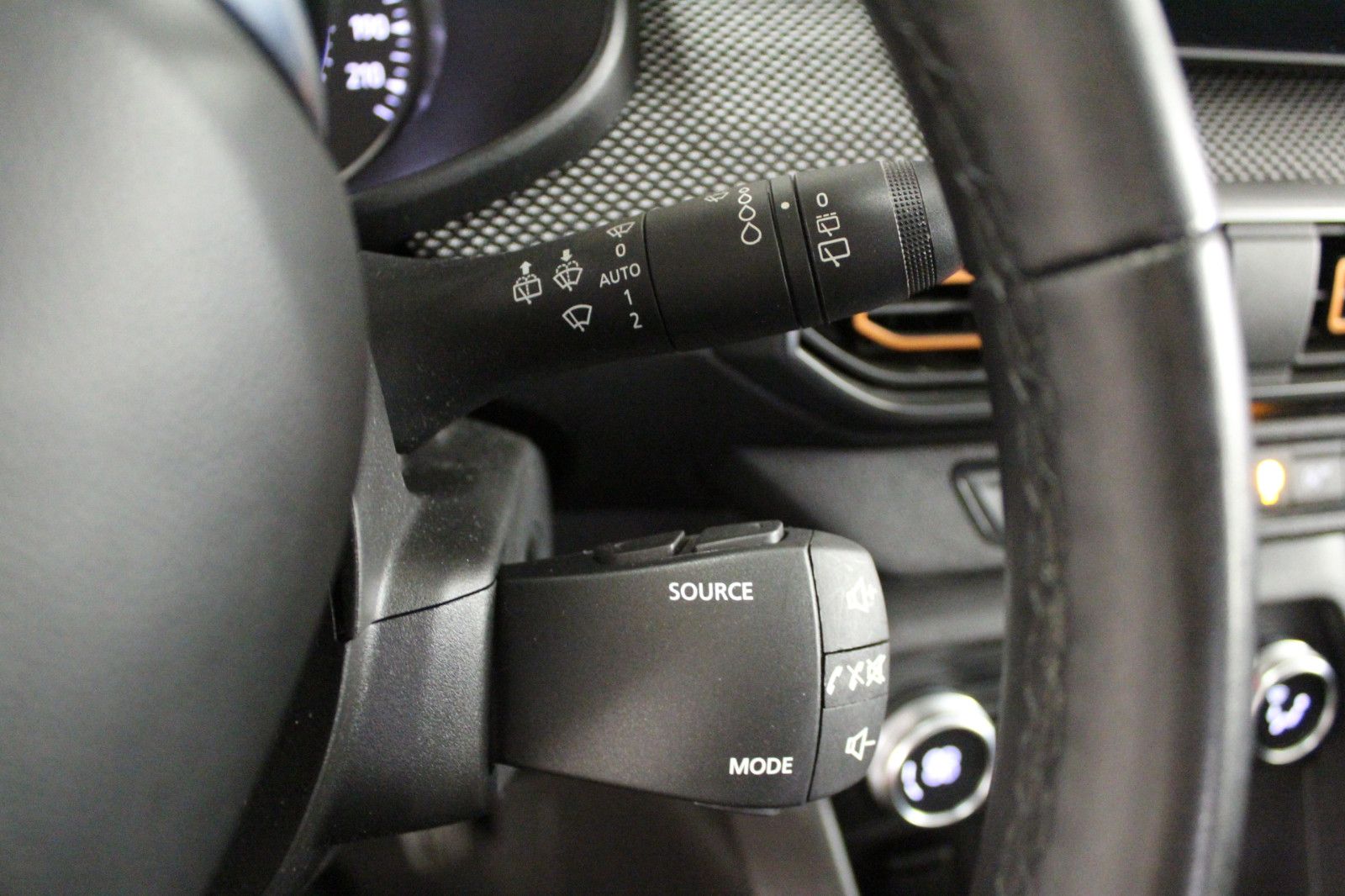 Fahrzeugabbildung Dacia Sandero Stepway TCe 100 ECO-G Comfort *Media-Dis