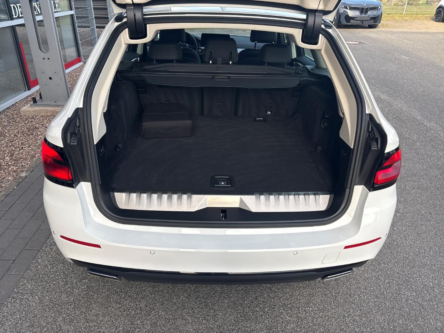 BMW 530 e Touring Hybrid AHK Navi HeadUp DrivingAss