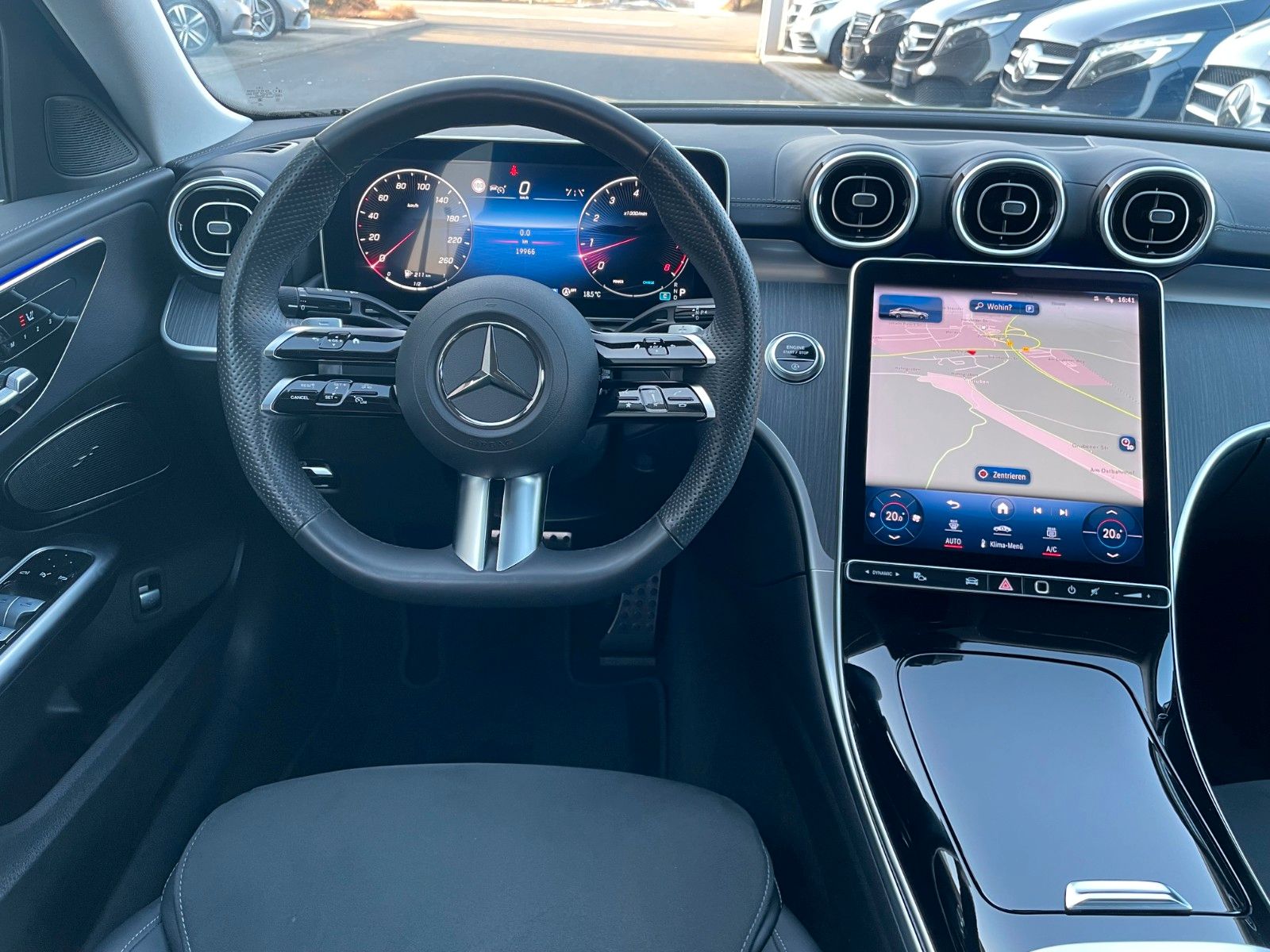 Fahrzeugabbildung Mercedes-Benz C 200 AMG AHK+Memory+Distr+R-Kamera+Keyless+19"