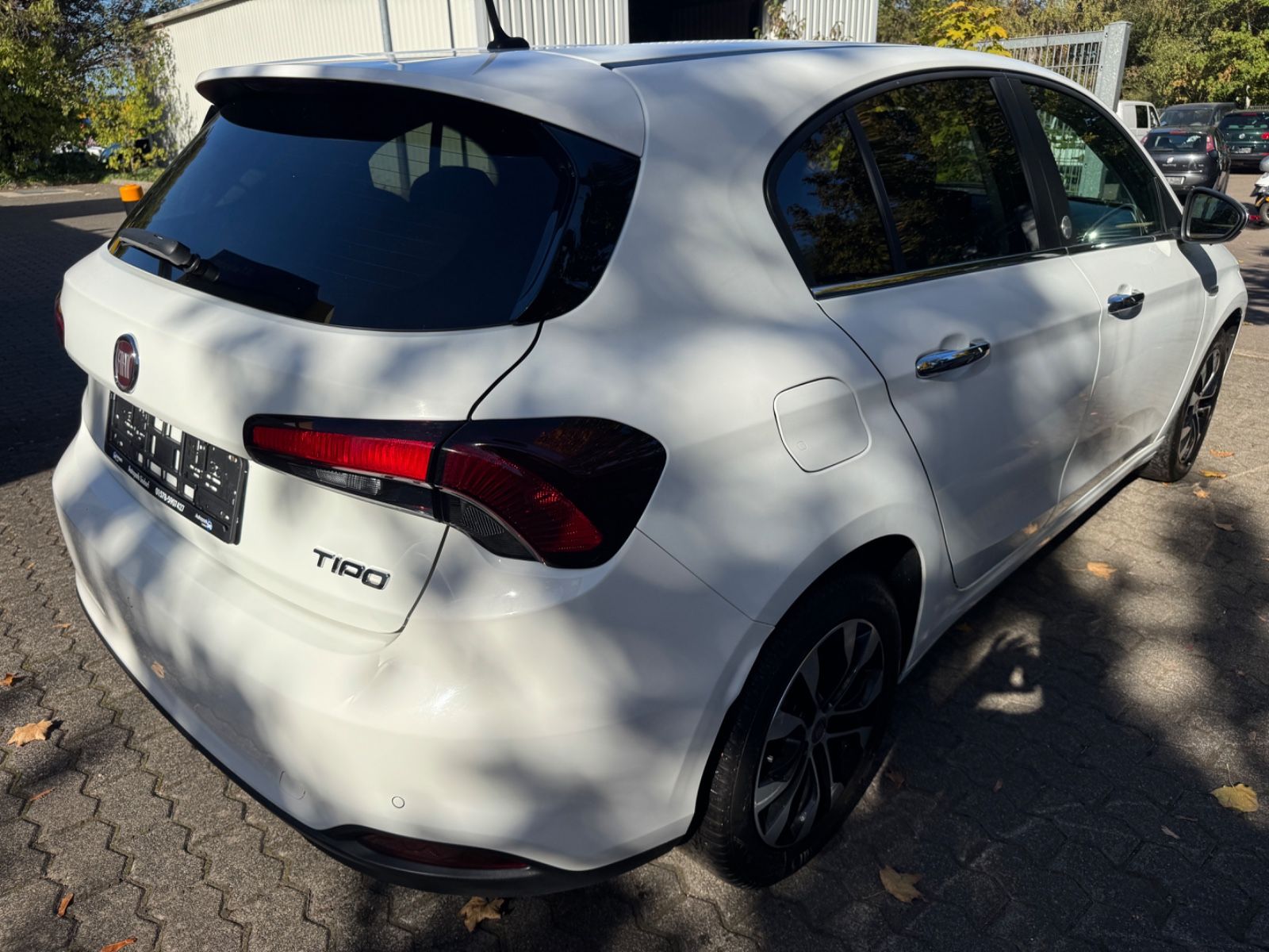 Fahrzeugabbildung Fiat Tipo Mirror 1.6  Navi+Kamera