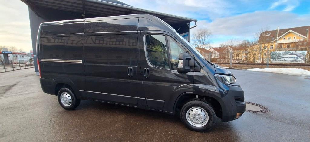 Peugeot Boxer ideal für Camperausbau, 2 Sitze, Navi, LED