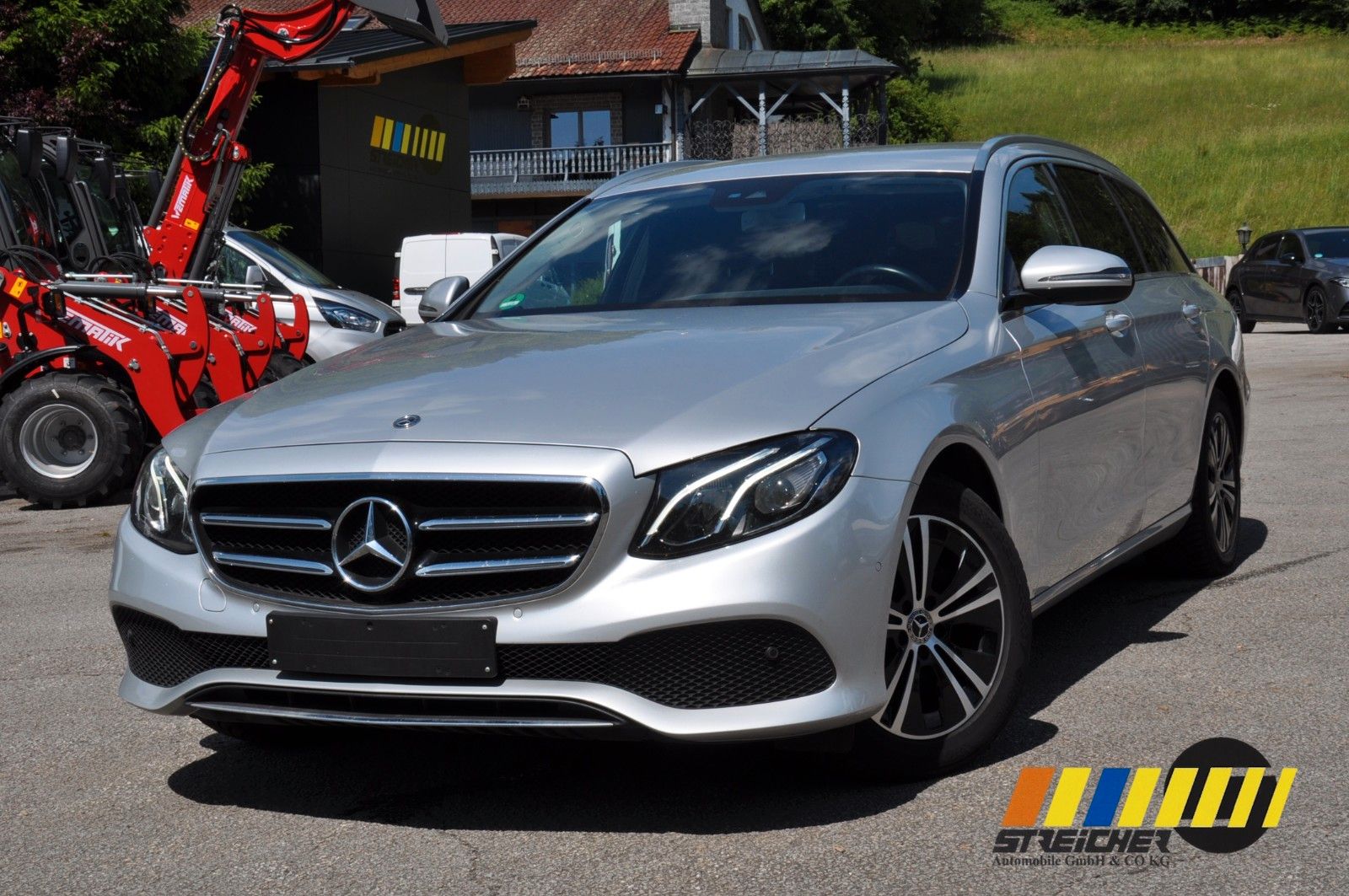 MERCEDES-BENZ E 220 d T Avantgarde *Navi*LED*