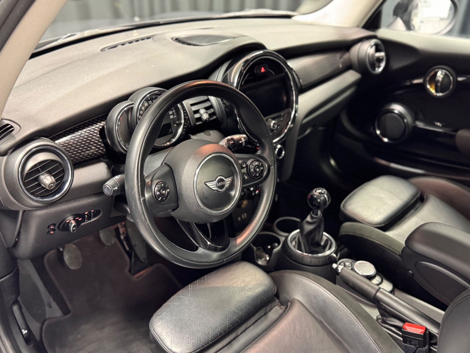 Fahrzeugabbildung MINI MINI COOPER S|CHILI|PANORAMA|NAVI|PDC|