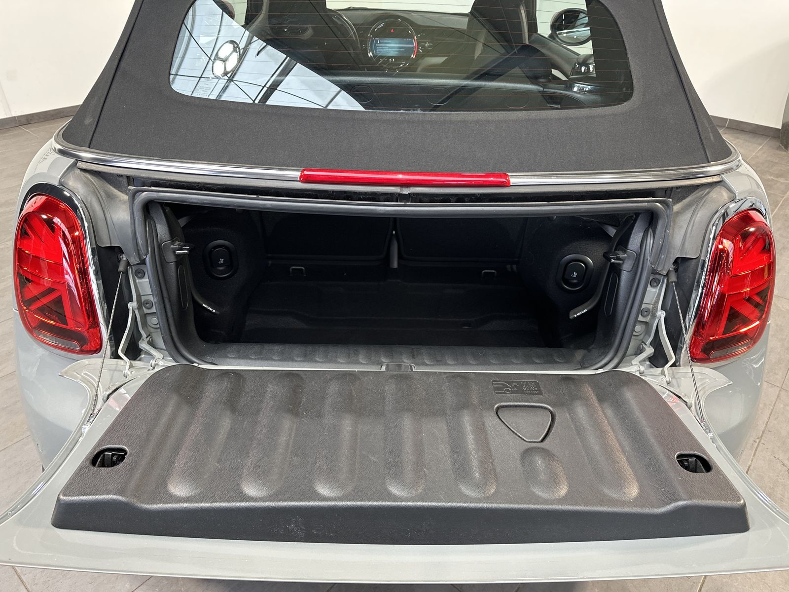 Fahrzeugabbildung MINI John Cooper Works Cabrio NAV+LED+KAMERA+17ZO+PP