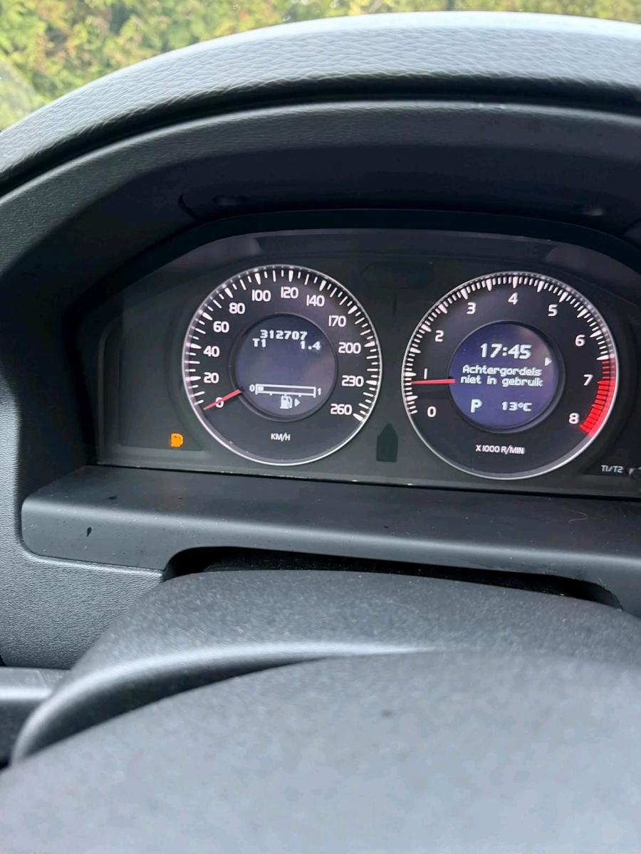 Volvo V70 2009 — photo 7