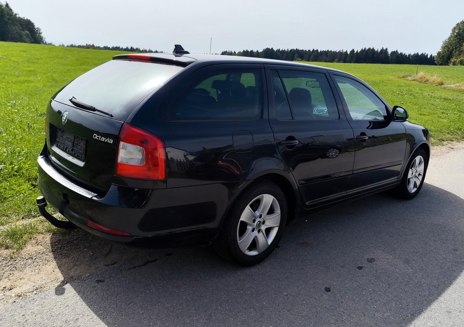 Skoda Octavia 2012 — interior