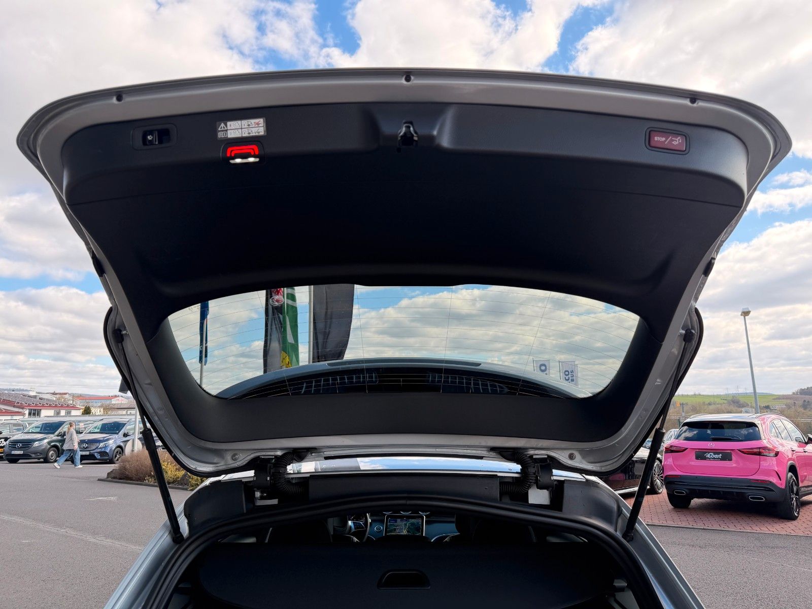 Fahrzeugabbildung Mercedes-Benz C 220d T 4M Avantgarde+Distr+AHK+Memory+360+uvm.