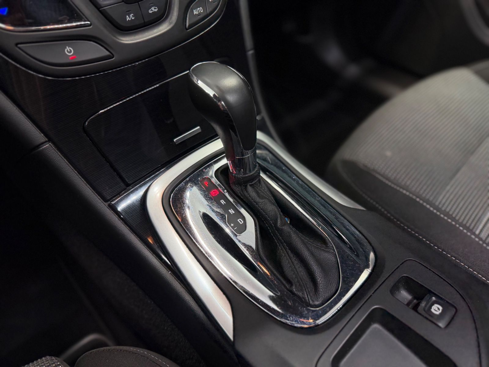 Fahrzeugabbildung Opel Insignia Sports Tourer Innovation|AUTOMATIK|RFK