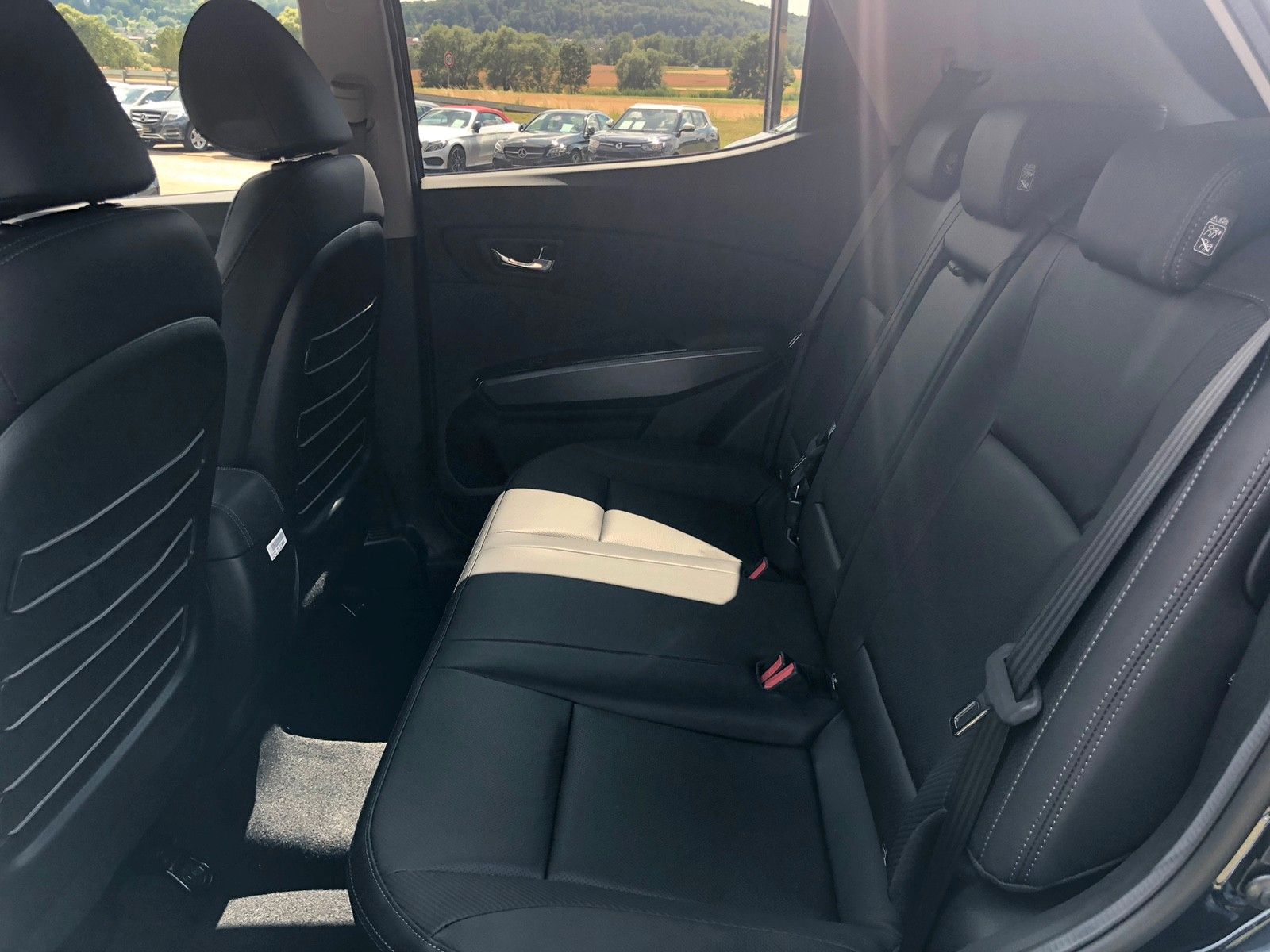Fahrzeugabbildung Ssangyong TIVOLI Blackline 1,5 P 6 AT 2WD BLACKLINE+MY23+L