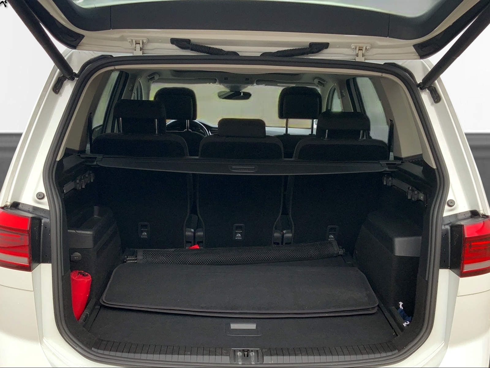 Touran 2.0 TDI, SOUND,LED,SHZ,PANO,NAV,AHK.